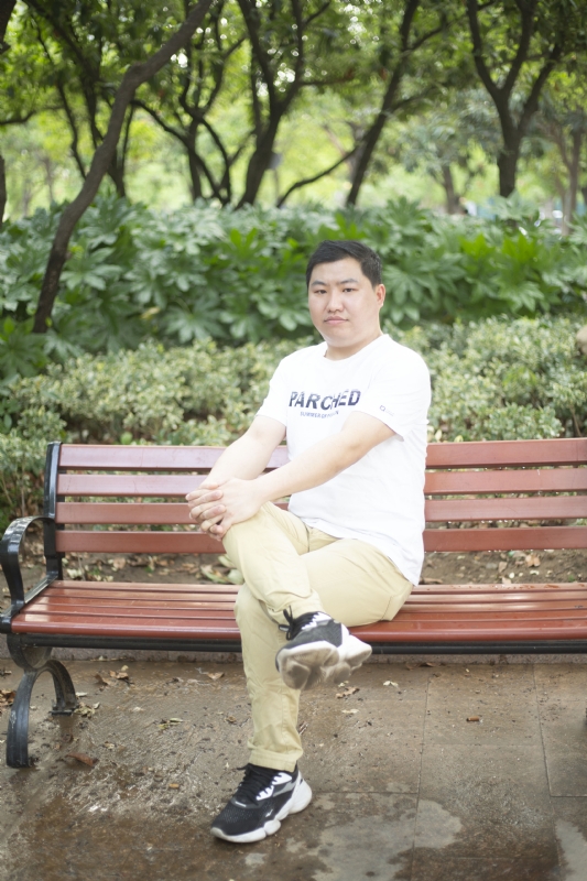 抱着鱼睡觉的猫的第一张照片--宁德相亲服务中心