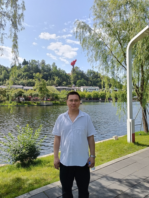 风雨相伴的第一张照片--宁德相亲服务中心